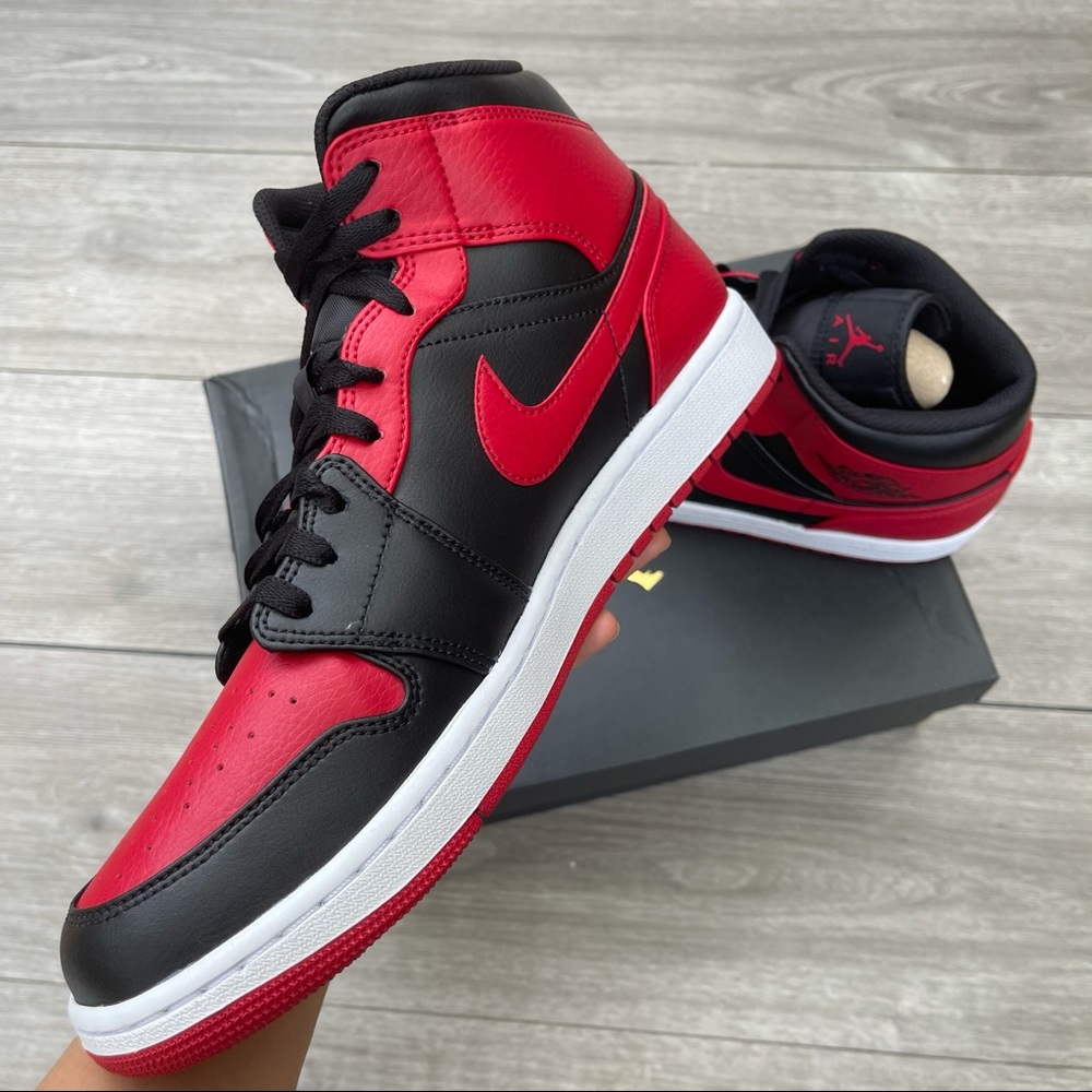 Air Jordan 1 Mid “Banned” Classic Red/Black Men’s - Picture 4 of 9